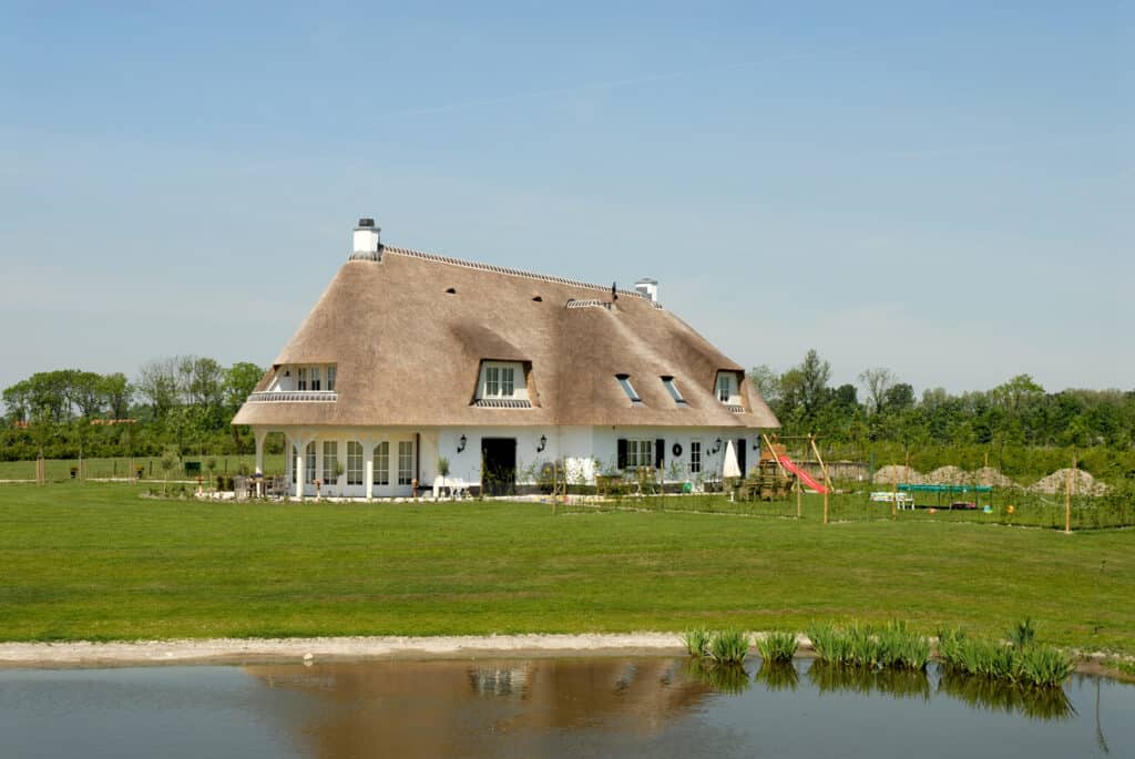 Landelijke villa met rieten dak